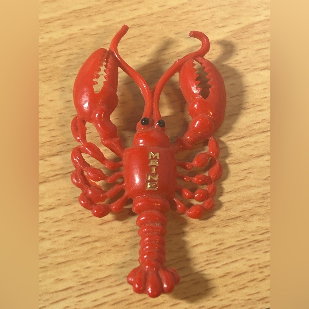 Funky vintage red plastic lobster brooch pin souvenir from Maine